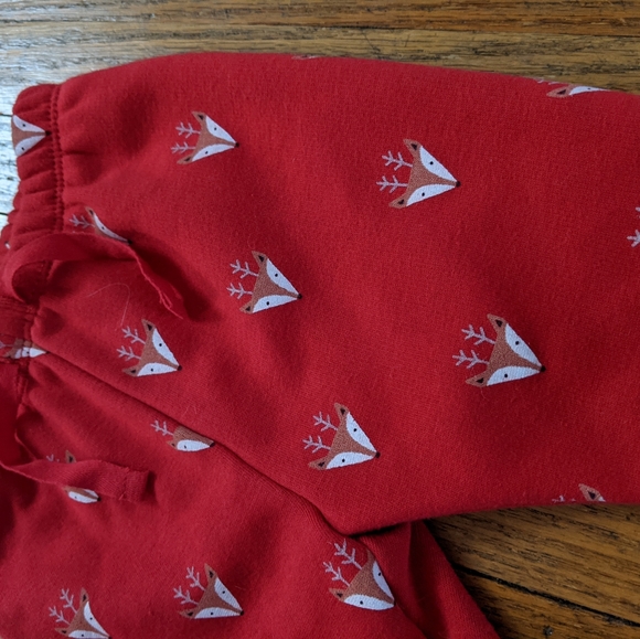 ☁️ 5/$20 Gap Reindeer Pants 0-3 M - Picture 2 of 3